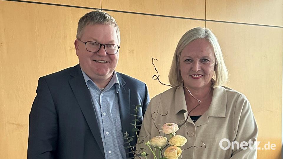 Michael Cerny verabschiedete Petra Strobl, die Geschäftsführerin des ACC und Vorstandsmitglied der ACM, in den Ruhestand. Bild: ACC/exb