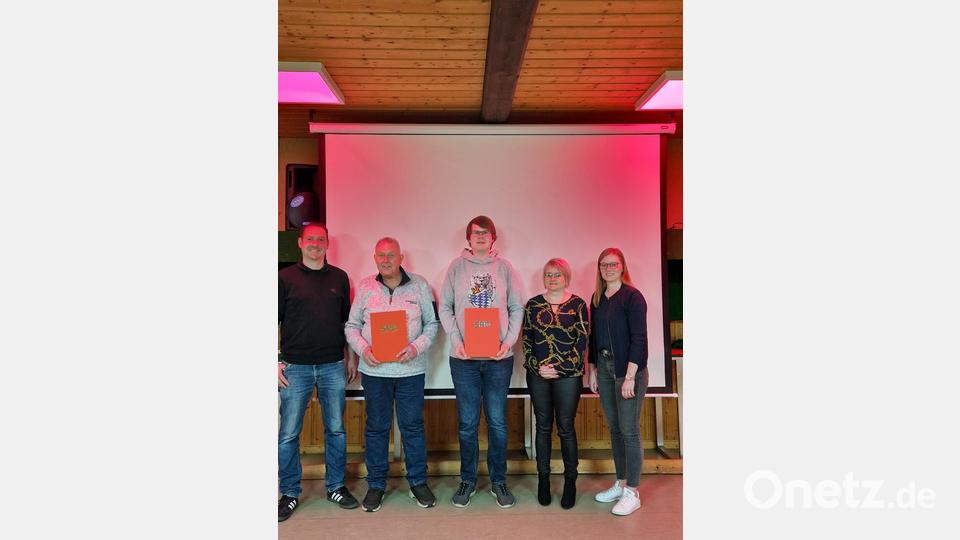 Die SPD Luhe-Wildenau ehrt treue Mitglieder und bestätigt den Vorstand. Bild: Julia Bayer/exb