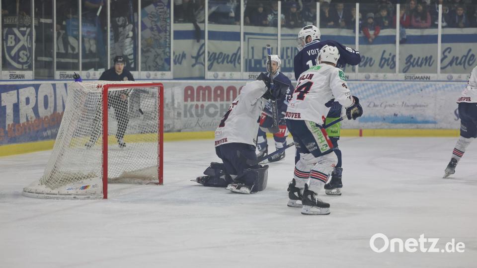 Szenen vom dritten Spiel im Play-off-Viertelfinale zwischen den Blue Devils Weiden und den Hannover Indians. Bild: Tobias Neubert