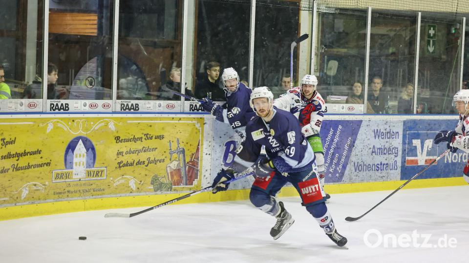 Szenen aus dem dritten Spiel im Play-off-Viertelfinale zwischen den Blue Devils Weiden und den Hannover Indians. Bild: Tobias Neubert