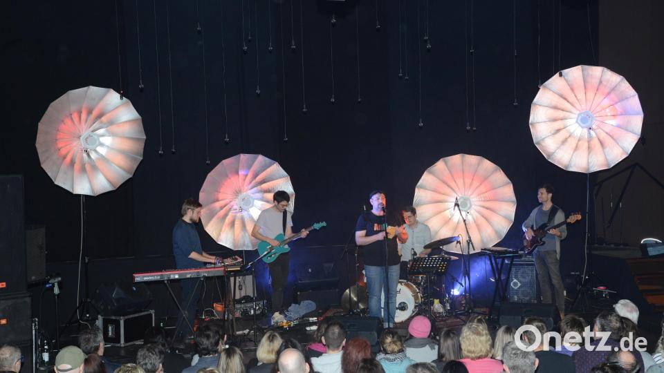Die Band &quot;Nachtfarben&quot; und Felix Römer eröffneten die Weidener Literaturtage im Ring-Theater mit ihrem eigenen Stil im Sinne von &quot;Lyrik meets Jazz&quot;. Bild: bey