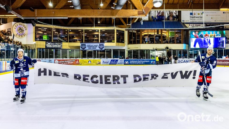 Szenen aus dem dritten Spiel im Play-off-Viertelfinale zwischen den Blue Devils Weiden und den Hannover Indians. Bild: Tobias Neubert