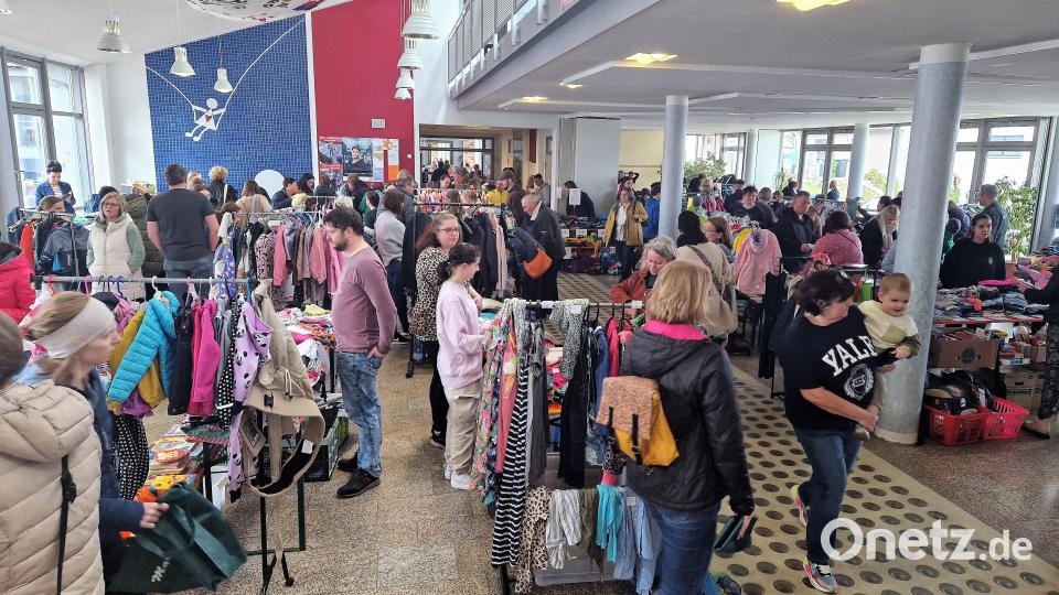 Ein großes Angebot an Waren rund ums Kind wartete am vergangenen Samstag auf die Käufer in der Josef-Faltenbacher-Schule. Bild: kki
