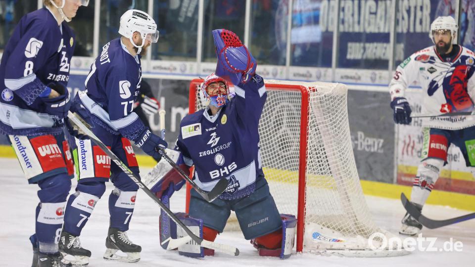 Szenen aus dem dritten Spiel im Play-off-Viertelfinale zwischen den Blue Devils Weiden und den Hannover Indians. Bild: Tobias Neubert
