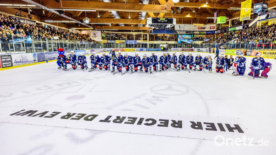 Szenen aus dem dritten Spiel im Play-off-Viertelfinale zwischen den Blue Devils Weiden und den Hannover Indians. Bild: Tobias Neubert
