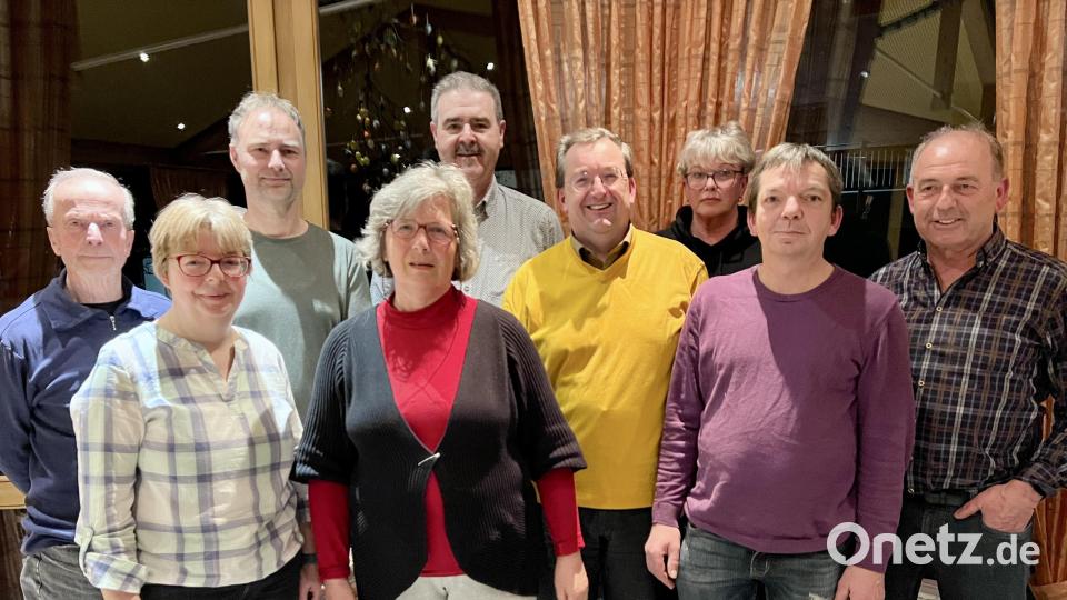 Für jahrelange Treue wurden mehrere Mitglieder geehrt: Manfred Böhm, Gabi Mois, Norbert Bergler, Klara Troglauer, Karl Völkl, Michael Lukas, Anette Pix, Gregor Nickl, Alfred Kett (von links). Bild: Eichl