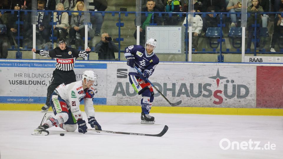 Szenen aus dem dritten Spiel im Play-off-Viertelfinale zwischen den Blue Devils Weiden und den Hannover Indians. Bild: Tobias Neubert