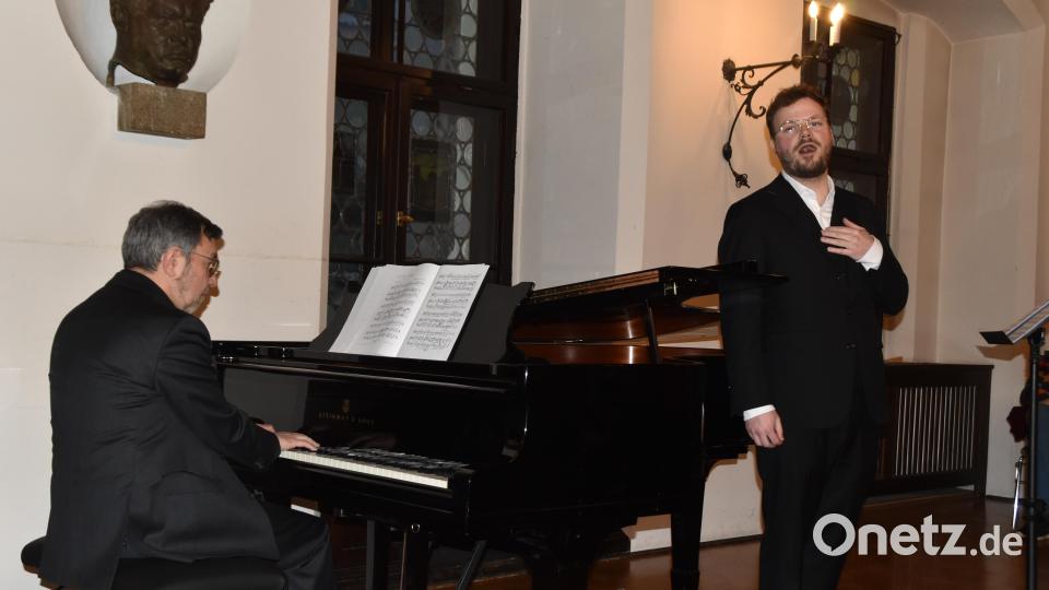 Peter Pollinger und Alexander Hüttner überzeugen bei einem kurzweiligen Reger-Abend. Bild: hcz
