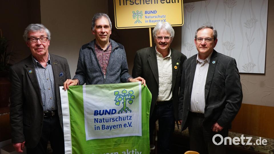Zur Jahreshauptversammlung konnte die Kreisgruppe auch den
Vorsitzender Richard Mergner und den Oberpfalzbeauftragter Reinhard Scheuerlein
begrüßen. Von links: Josef Siller, Reinhard Scheuerlein, Richard Mergner und Werner Schubert. Bild: abi