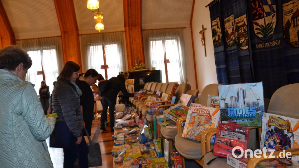 Super gelaufen ist der 7. Bücher- und Spielebasar. Ein reichhaltiges Angebot an Lesestoff und Spielen wurde geboten. Bild: gi