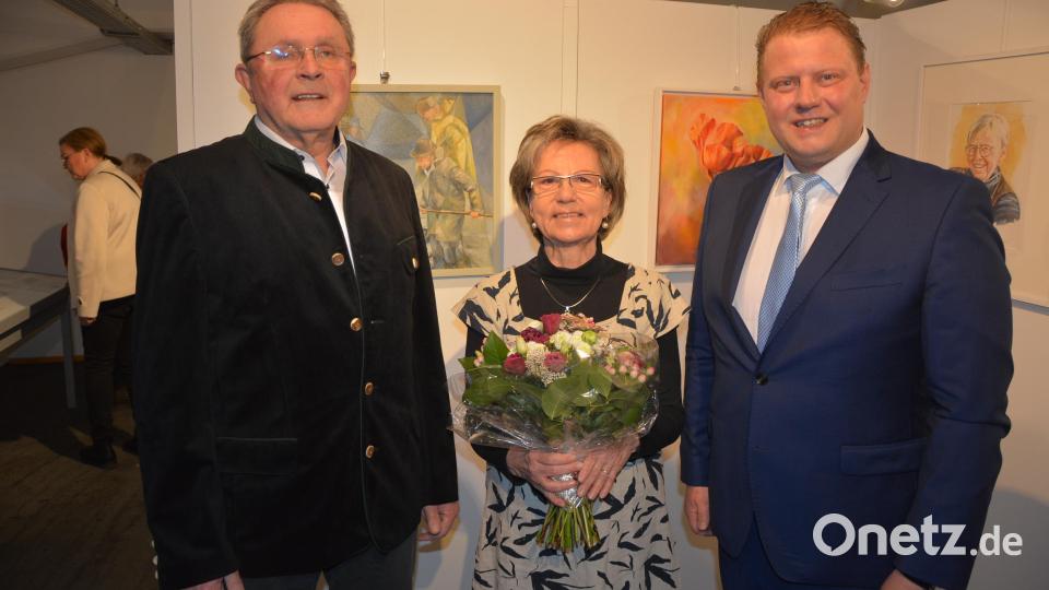Hans-Günther Pietschmann (links) und seine Lebensgefährtin Gabi Lang mit Bürgermeister Stefan Grillmeier. Bild: jr