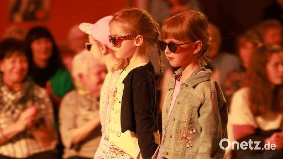 Die jüngsten Models eröffneten die Show. Bild: Oliver Zippe/exb