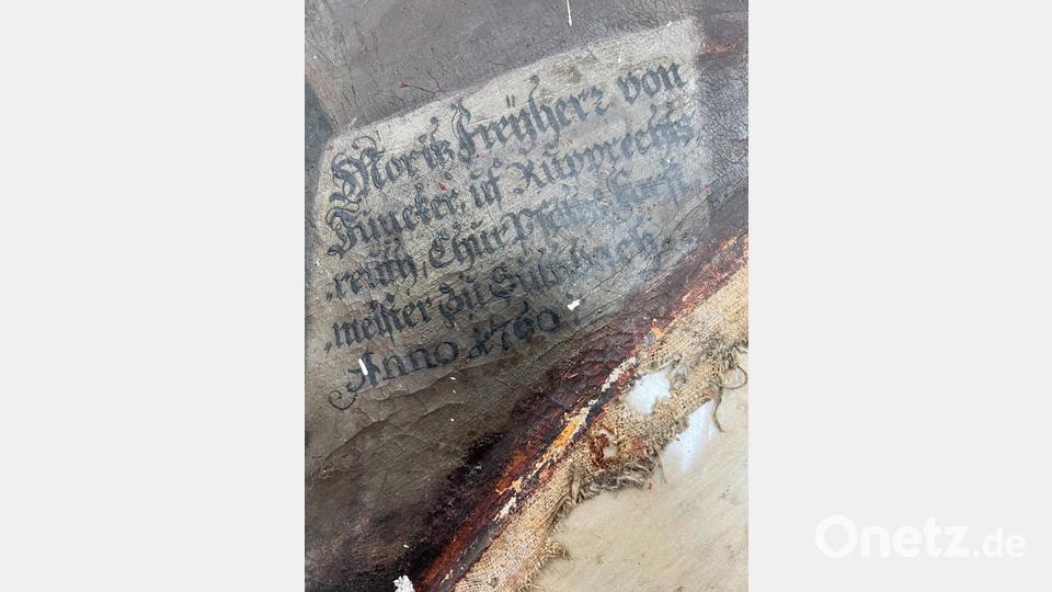 Eine Überraschung zeigte sich beim Bild des Heiligen Mauritius. Eine Schrift die sonst nicht zu sehen ist, weist auf den Stifter hin. Moritz Freyherr und Junker auf Rupprechtsreuth. Bild: sei
