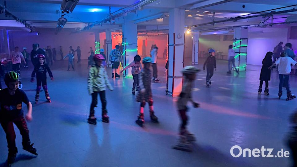 Großes Tummeln auf der Inliner-Disco in Krummennaab. Bild: nza