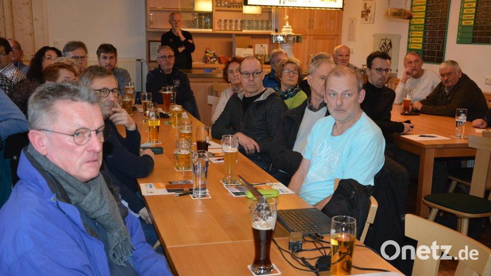 Proppenvoll präsentierte sich das Sportheim des TSV Reuth in Premenreuth, bei der Kreisversammlung des Siedler-Kreisverbandes. Bild: jr