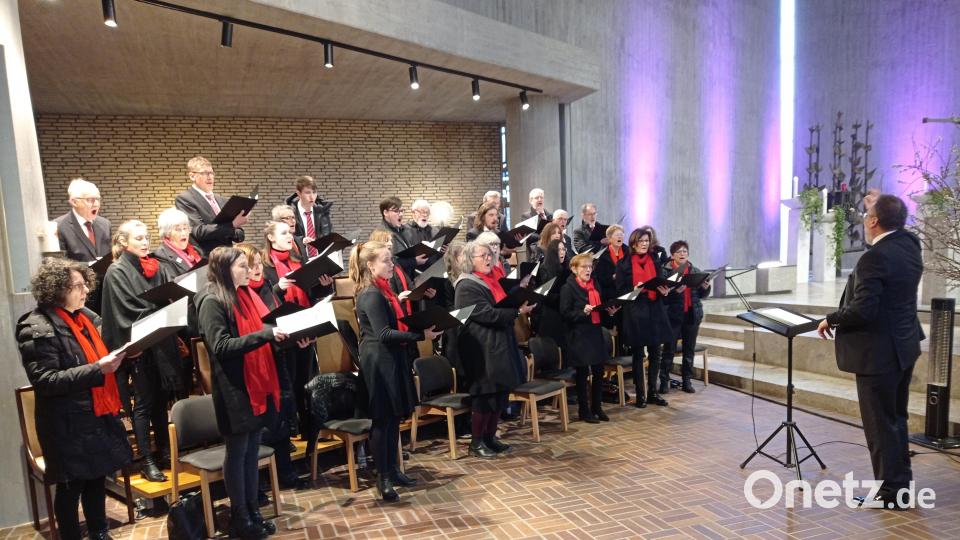 Der Chor der Stadtpfarrkirche sorgte mit „Gänsehaut-Klängen“ für einen feierlichen Abschluss der stimmlichen Darbietungen. Bild: fpoz