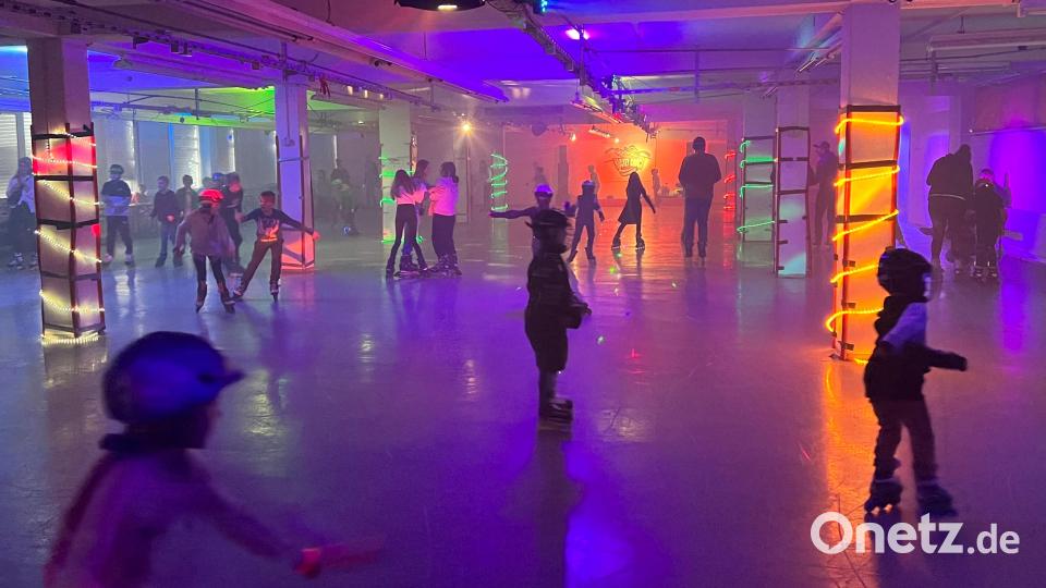 Viele Kinder waren zur zweiten Inliner Disko gekommen. Bild: nza