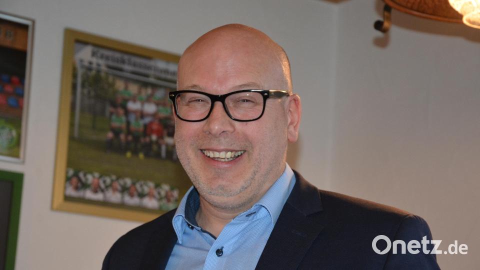 Diplom-Ingenieur Matthias Rösch bei seinem Vortrag in Premenreuth. Bild: jr