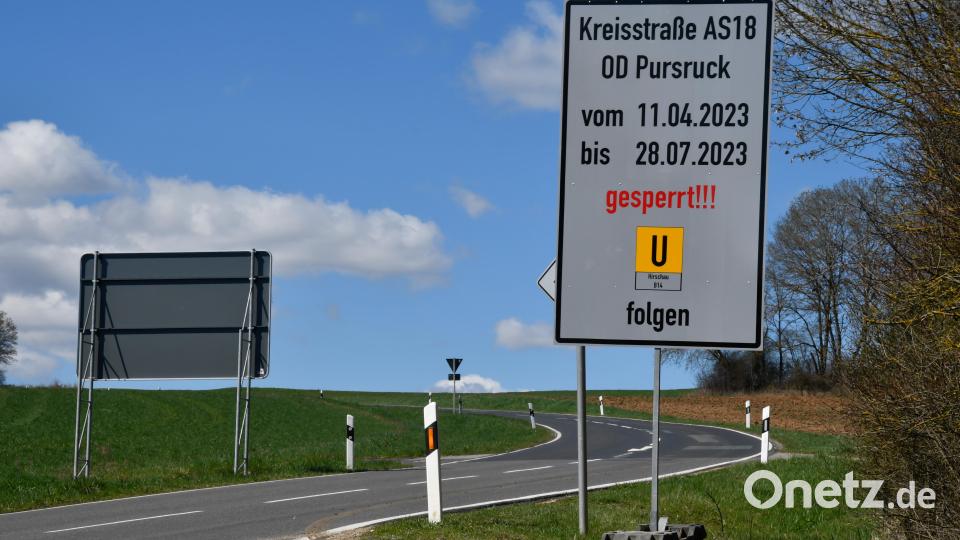In Pursruck bei Freudenberg im Landkreis Amberg-Sulzbach wird die Ortsdurchfahrt neu gestaltet. Die Kreisstraße muss vier Monate gesperrt werden. Bild: Petra Hartl