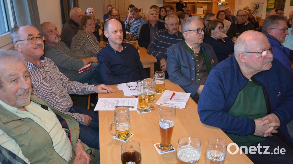 Proppenvoll präsentierte sich das Sportheim des TSV Reuth in Premenreuth, bei der Kreisversammlung des Siedler-Kreisverbandes. Bild: jr