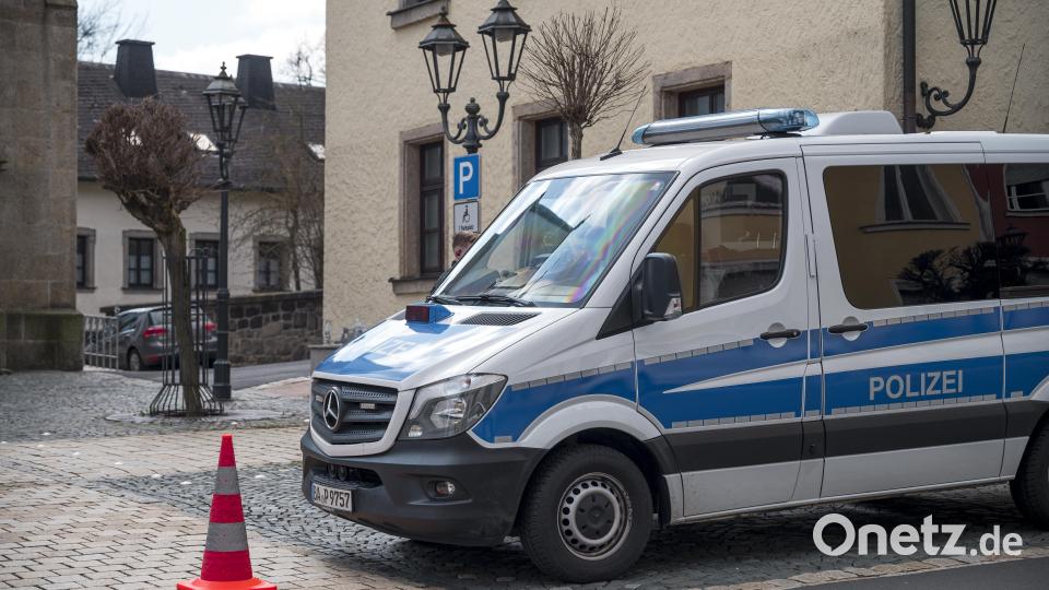 In einer Jugendhilfeeinrichtung in Wunsiedel haben Mitarbeiter ein totes Mädchen entdeckt. Die Polizei geht von Fremdverschulden aus. Bild: Daniel Vogl/dpa