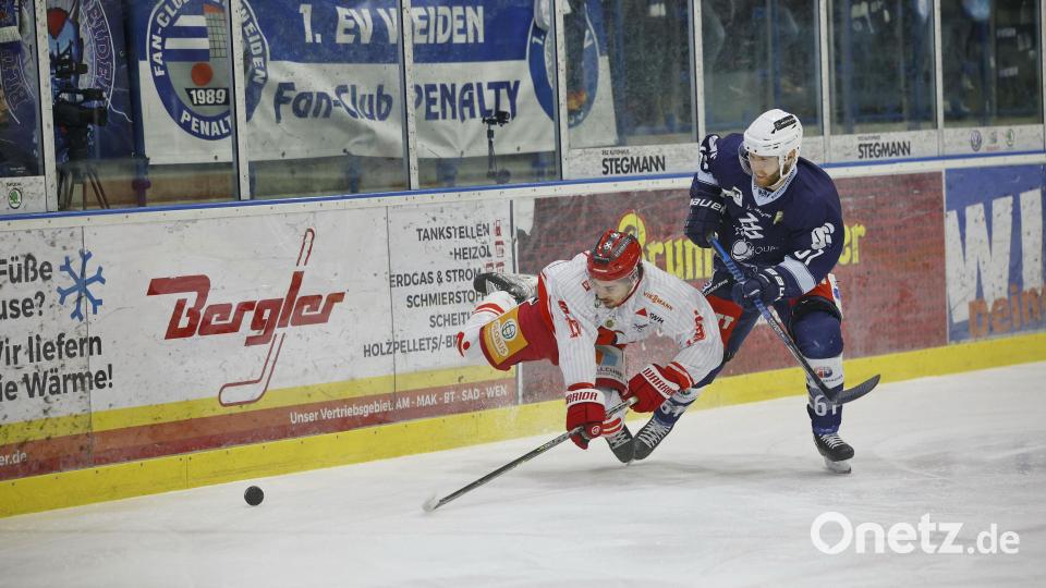 Szenen aus dem ersten Play-off-Halbfinale zwischen den Blue Devils Weiden und den Saale Bulls Halle. Bild: Werner Moller