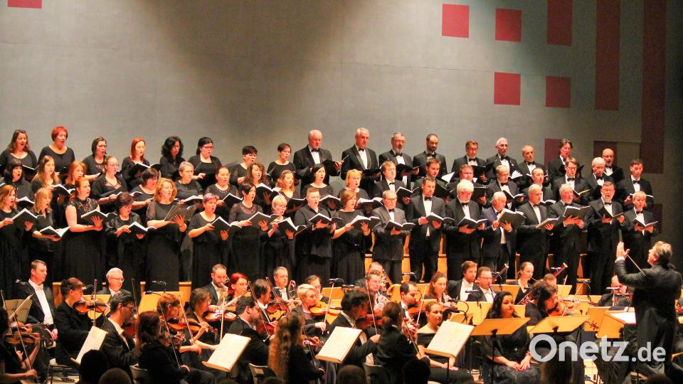 Mit dem „Stabat Mater Dolorosa“ von Antonín Dvořák wurden die Zuhörer musikalisch auf das Osterfest eingestimmt. Bild: stg