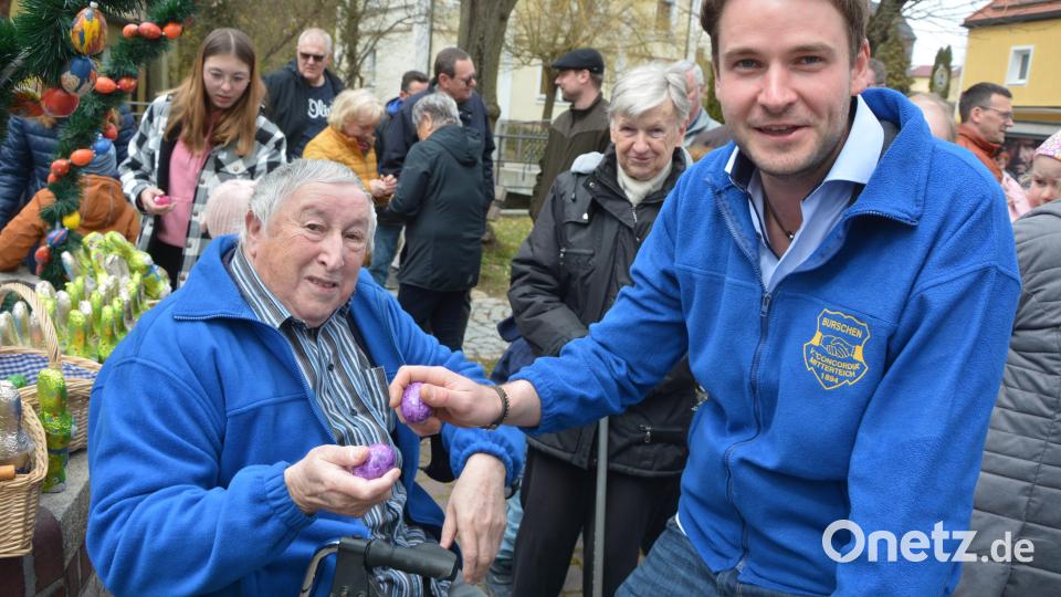 Willi Schneider (links) im Duell mit Burschenvereins-Vorsitzendem Alex Hutterer. Bild: jr