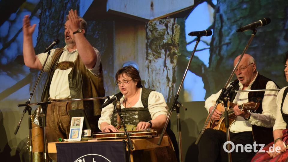 Die "Blecherne Sait´n" zeigte mit ihrem Auftritt einmal mehr ihre musikalischen Qualitäten: Franz Gericke, Ingrid Gericke und Sepp Donhauser (von links). Bild: bö