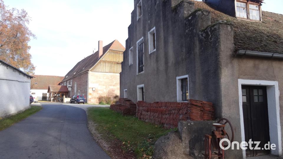 Bei historischen Gebäuden in Kaibitz wie der alten Kunstmühle (Vordergrund) und der Schlossschänke (altes Brauhaus, im Hintergrund) sollen Schau- und Erläuterungstafeln auf deren frühere Nutzung und historische Bedeutung hinweisen. Bild: ak