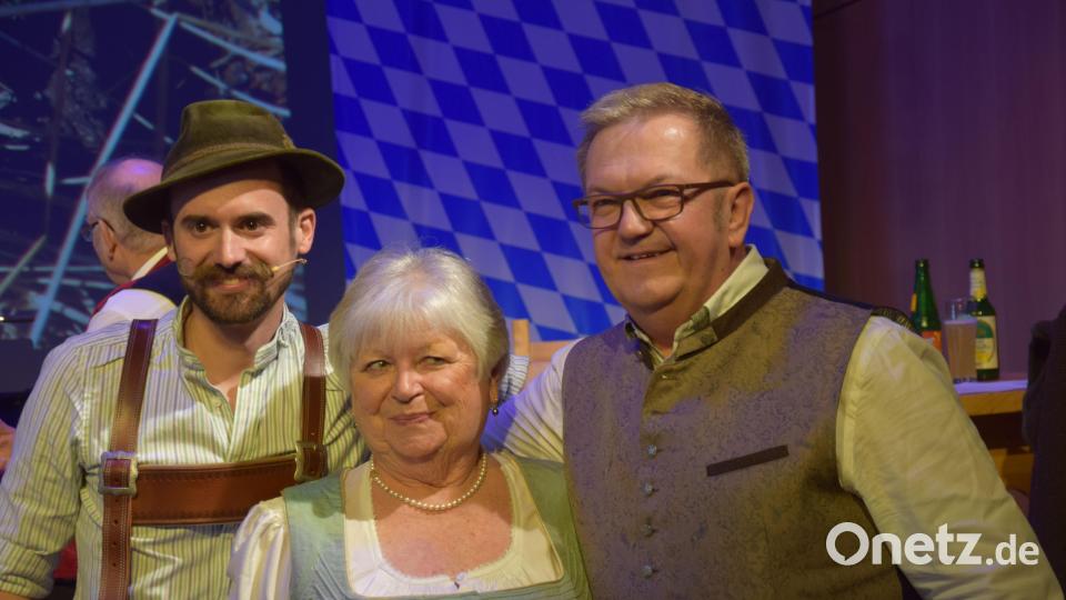 Florian Gröninger, Martha Pruy und Bürgermeister Martin Preuß moderierten "Blech und frech" im ACC Bild: bö