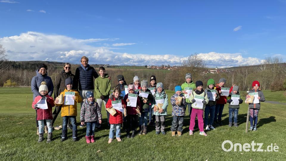 Die teilnehmenden Kinder zusammen mit dem Betreuerteam (letzte Reihe von links) Julia Vollath, Monika Arbter-Hubrich, Matthew Gatrall, Paul Meyer. Bild: Monika Arbter-Hubrich/exb