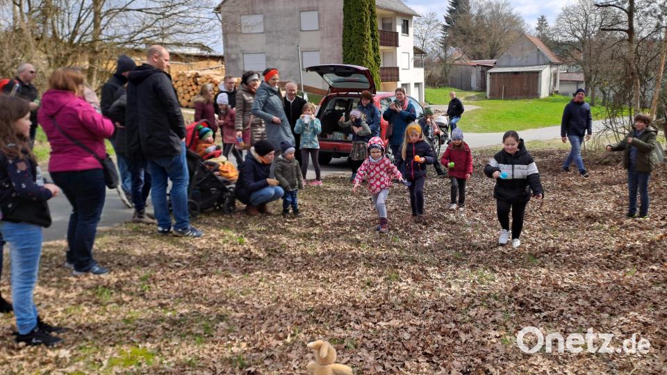 Der traditionelle Eierlauf gehörte natürlich zum Emmausgang. Eine Kurzandacht sowie Spiel und Spaß gehörten zum Emmausgang der KAB. Bild: exb; KAB, Barbara Raps
