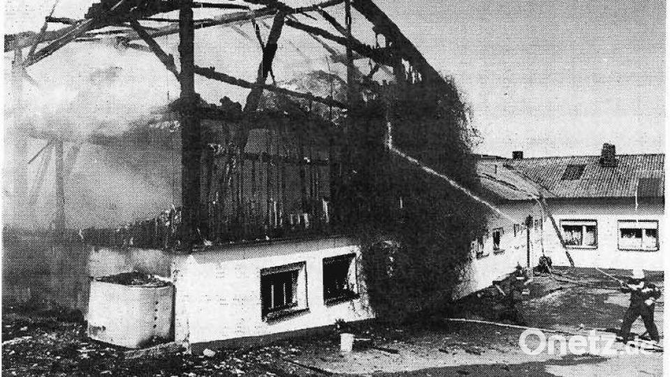 1995 kam der Zweckverband zur Unterstützung in der Beschaffung von Futtermitteln im Brandfall das letzte Mal zum Einsatz. Damals entstand eine halbe Million Mark Schaden bei einem Großbrand auf einem Bauernhof in Bingarten. 50 Kühe und Schweine wurden in Sicherheit gebracht, Ernte- und Futtermittelvorräte sowie mehrere Maschinen wurden bei dem Brand vernichtet, verletzt wurde niemand. Archivbild: Manfred Hartung