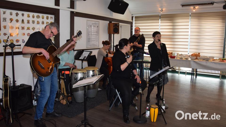 Die Band &quot;Cabaloo&quot; unterhielt die Gäste beim Osterbrunch des Vohenstraußer Faschingsvereins. Bild: fla