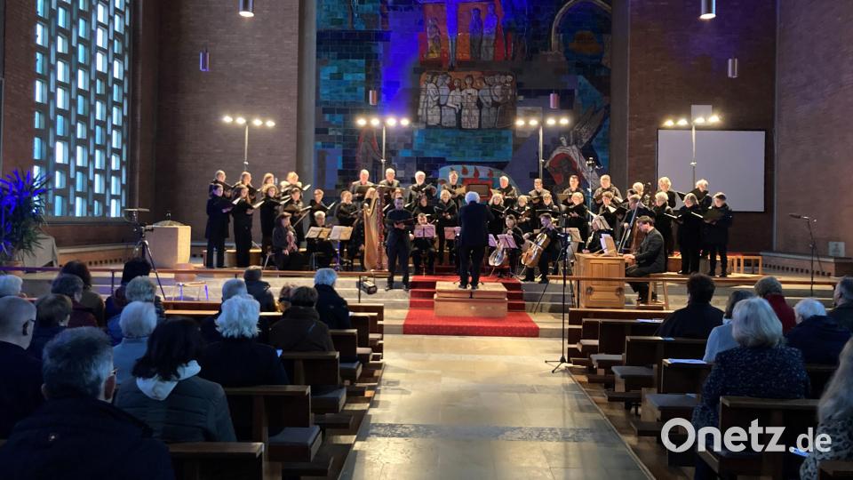 Das Konzert des Pressather St.-Georgs-Chors bekam durch seine Ausgewogenheit einen feierlichen Charakter und hatte viele ergreifende Momente. Bild: Robert Neuber/exb