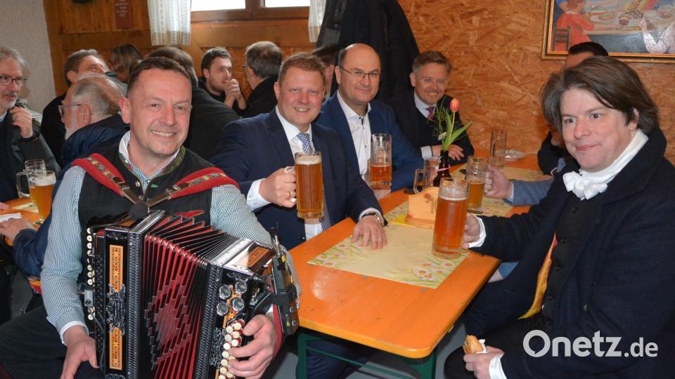 Zoiglmusiker Reiner Artmann unterhielt die Gäste im Zoiglstodl. Bild: jr