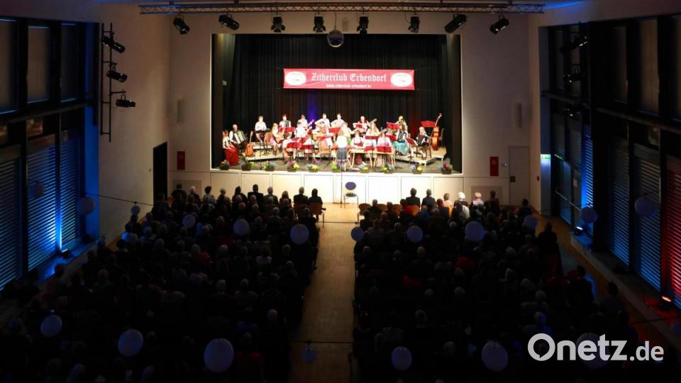 Über 400 Zuhörer kamen in die Stadthalle, um einem fulminanten Konzert zu lauschen. Bild: njn