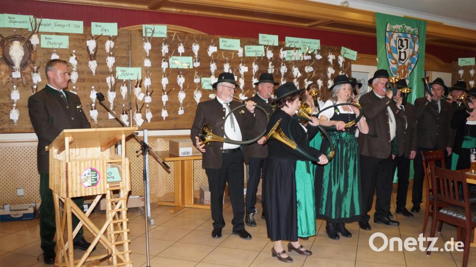 Nach der Eröffnung des Abends durch die Jagdhornbläser begrüßte der Vorsitzende der Kreisgruppe Neunburg, Jürgen Donhauser, die zahlreichen Gäste Bild: wel