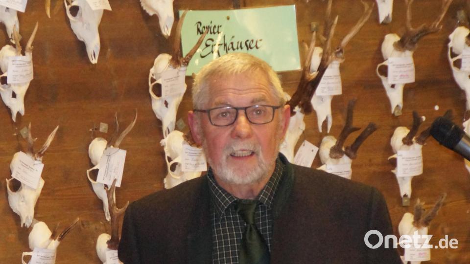 Kreisjagdberater Günther Hoffmann ging auf die Abschusszahlen der drei Neunburger Hegegemeinschaften Neunburg Nord, Süd und West ein. Bild: wel
