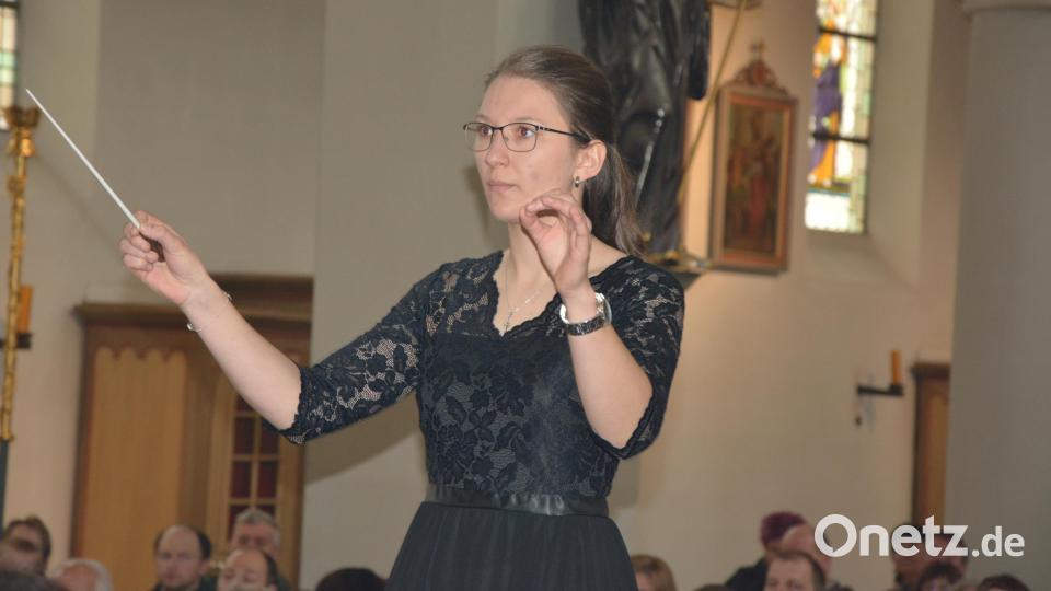 Die 22-jährige Theresa Bäuml leitete das gemeinsame Orchester. Bild: jr