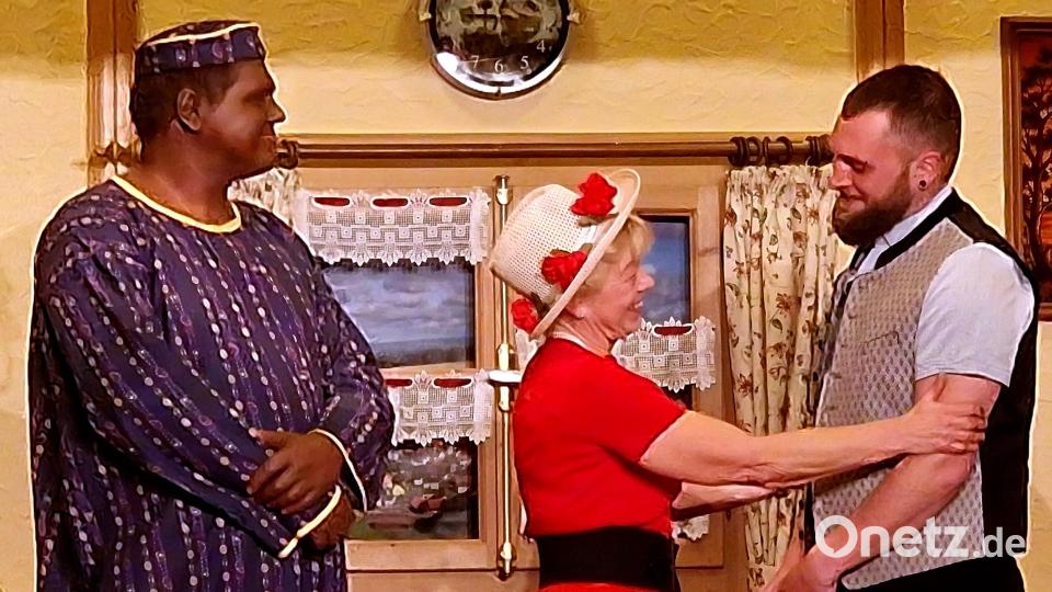 Die Theatergruppe Letzau punktet mit dem Schwank in drei Akten &quot;Besuch aus Afrika&quot;. Bild: R. Kreuzer
