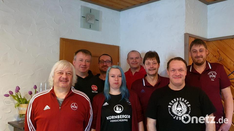 Überwiegend bekannte Gesichter bilden die Führungsriege des Kulmainer 1.-FC-Nürnberg-Fanclubs um Vorsitzenden Rainer Bayer (Dritter von rechts). Bild: jsa