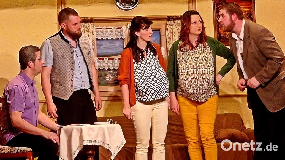 Die Theatergruppe Letzau punktet mit dem Schwank in drei Akten &quot;Besuch aus Afrika&quot;. Bild: R. Kreuzer