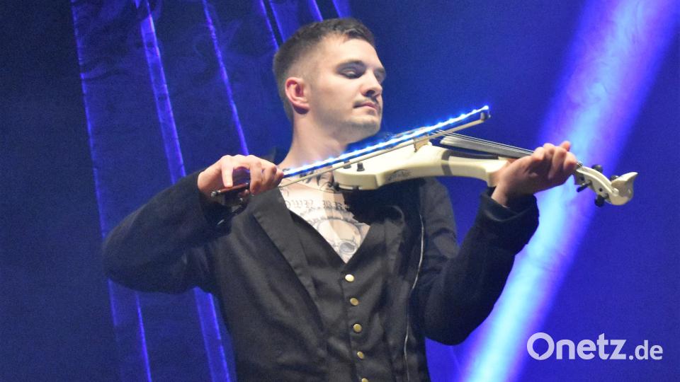 Absolut virtuos beherrschte Chris Schäfer seine E-Geige. Bild: rgr