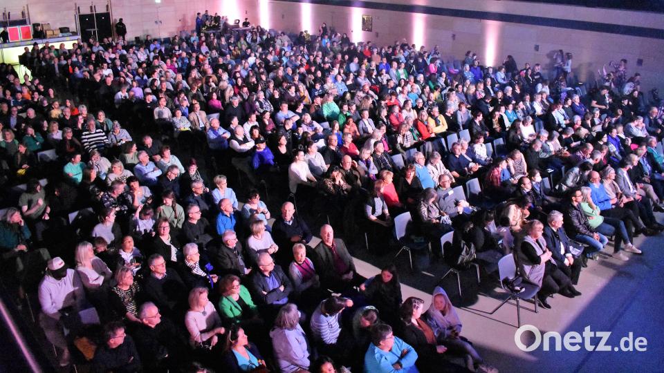 Die 700 Zuschauer in der Stadthalle waren begeistert. Bild: rgr