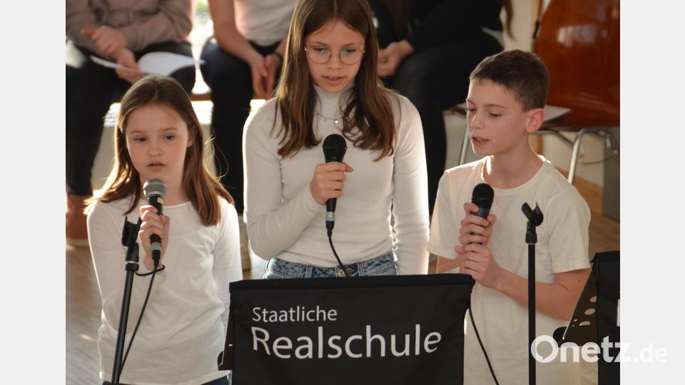Schon die Jüngsten an der Realschule feierten ihr Debüt bei diesem Frühjahrskonzert in der Aula. Bild: dob