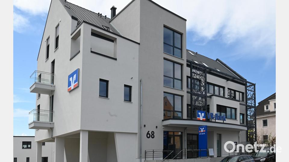 Im neuen Gebäude der VR-Bank Amberg-Sulzbach in der Regensburger Straße in Amberg sind neben den Bankräumen auch Penthouse-Wohnungen sowie die Katholische Jugendfürsorge der Diözese Regensburg beheimatet. Bild: gf