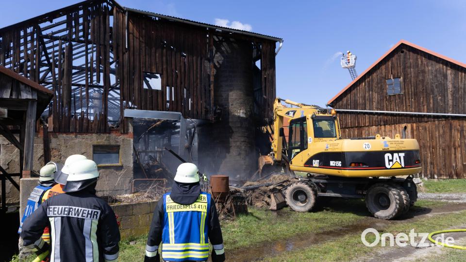 Eine Scheune stand in Pfaben in Flammen. Bild: Roland Wellenhoefer