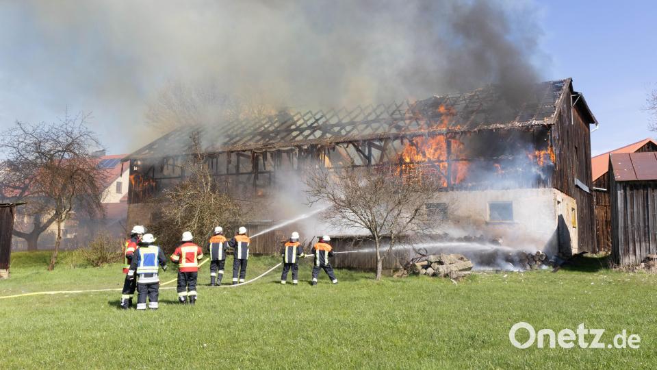 Eine landwirtschaftliche Scheune brannte in Pfaben bis auf die Grundmauern nieder. Bild: Roland Wellenhoefer
